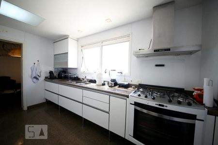 Apartamento à venda com 253m², 4 quartos e 5 vagasCozinha