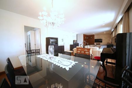 Apartamento à venda com 253m², 4 quartos e 5 vagasSala