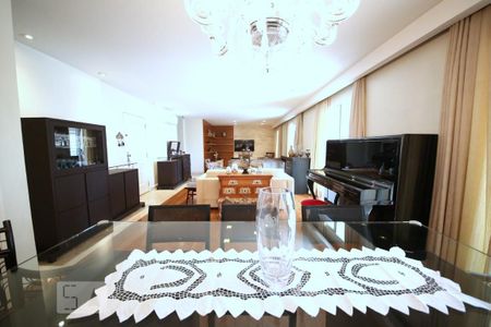 Apartamento à venda com 253m², 4 quartos e 5 vagasSala