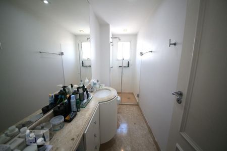 Apartamento à venda com 253m², 4 quartos e 5 vagasBanheiro 2