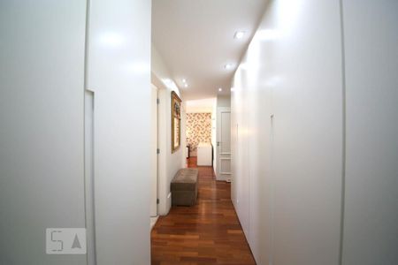 Apartamento à venda com 253m², 4 quartos e 5 vagasCloset