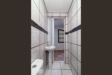 Banheiro serviço de casa à venda com 3 quartos, 194m² em Parque Colonial, São Paulo