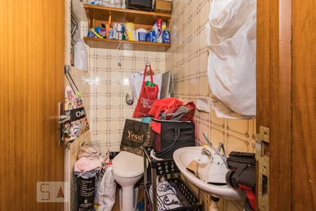 Apartamento à venda com 279m², 3 quartos e 2 vagas Apartamento à venda com 279m², 3 quartos e 2 vagasBanheiro de Serviço