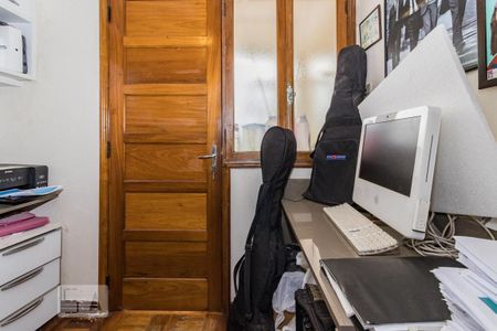 Apartamento à venda com 279m², 3 quartos e 2 vagas Apartamento à venda com 279m², 3 quartos e 2 vagasEscritório