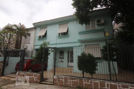 Casa à venda com 200m², 4 quartos e 4 vagasFACHADA