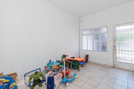 Casa para alugar com 198m², 5 quartos e 2 vagas Casa para alugar com 198m², 5 quartos e 2 vagasSala - Casa 02