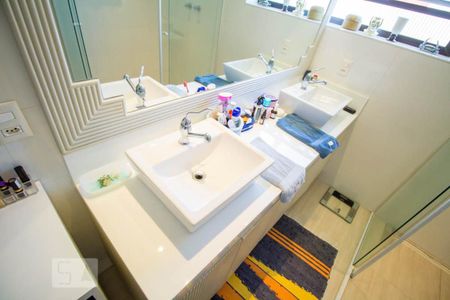 Apartamento à venda com 272m², 4 quartos e 4 vagasBanheiro da Suíte 1