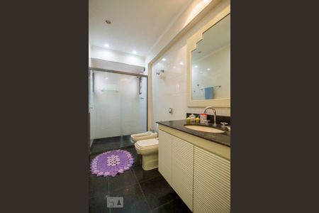 Apartamento à venda com 272m², 4 quartos e 4 vagasBanheiro 