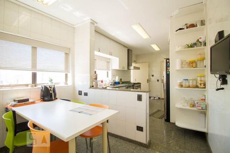 Apartamento à venda com 272m², 4 quartos e 4 vagasCozinha 