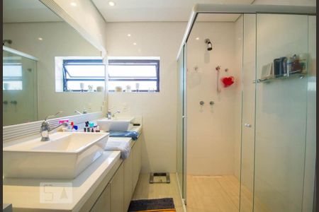 Apartamento à venda com 272m², 4 quartos e 4 vagasBanheiro da Suíte 1