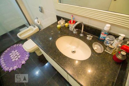 Apartamento à venda com 272m², 4 quartos e 4 vagasBanheiro 