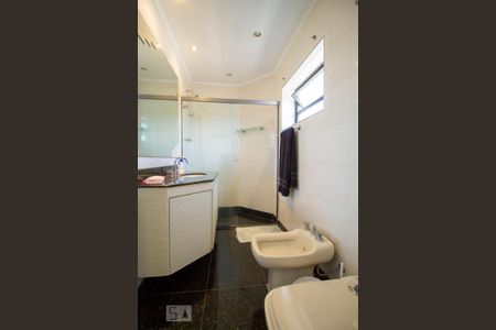 Apartamento à venda com 272m², 4 quartos e 4 vagasBanheiro da Suíte 2