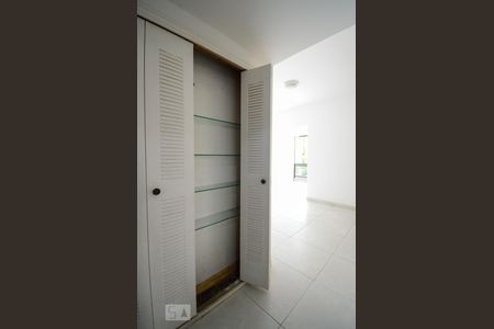Apartamento à venda com 90m², 2 quartos e 1 vaga Apartamento à venda com 90m², 2 quartos e 1 vagaArmário do Hall de Entrada