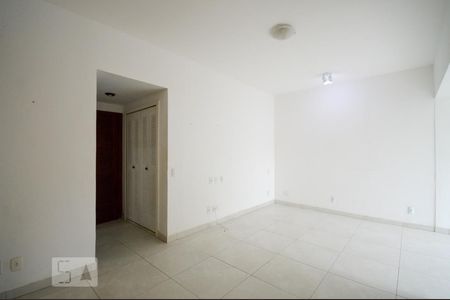 Sala de apartamento à venda com 2 quartos, 90m² em Barra da Tijuca, Rio de Janeiro