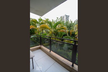 Apartamento à venda com 90m², 2 quartos e 1 vaga Apartamento à venda com 90m², 2 quartos e 1 vagaVaranda da Suíte