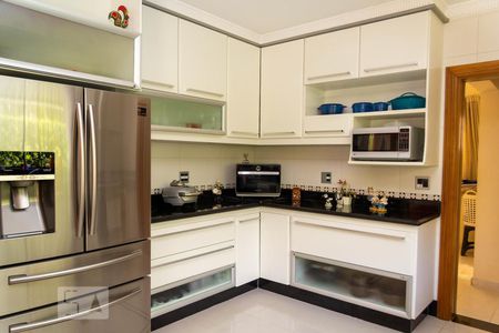 Casa de condomínio à venda com 586m², 4 quartos e 3 vagasCozinha