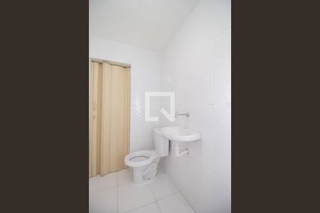 Banheiro de casa para alugar com 1 quarto, 45m² em Vila Zat, São Paulo