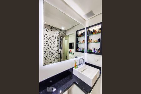 Apartamento à venda com 87m², 2 quartos e 2 vagasBanheiro da Suíte
