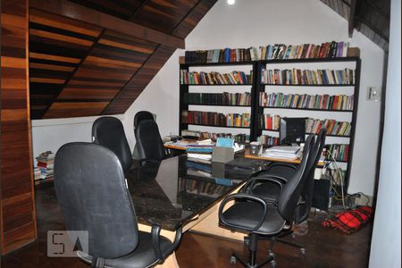 Casa à venda com 300m², 3 quartos e 3 vagasEscritório