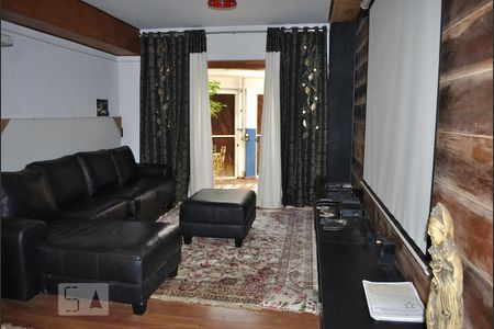 Sala de casa à venda com 3 quartos, 300m² em Bosque da Saúde, São Paulo