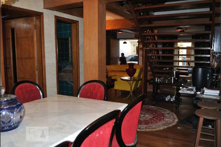 Sala de casa à venda com 3 quartos, 300m² em Bosque da Saúde, São Paulo