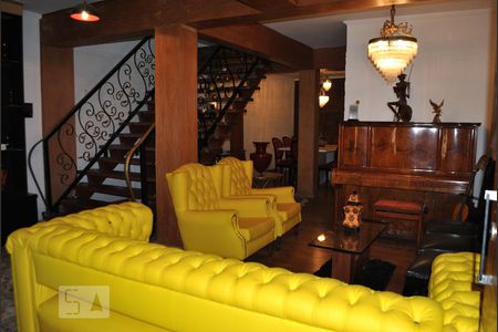 Sala de casa à venda com 3 quartos, 300m² em Bosque da Saúde, São Paulo