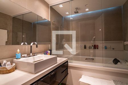 Apartamento à venda com 341m², 4 quartos e 2 vagasBanheiro da Suíte