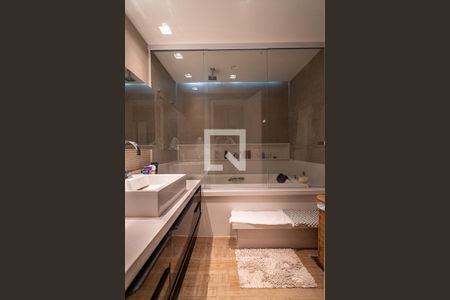 Apartamento à venda com 341m², 4 quartos e 2 vagasBanheiro da Suíte