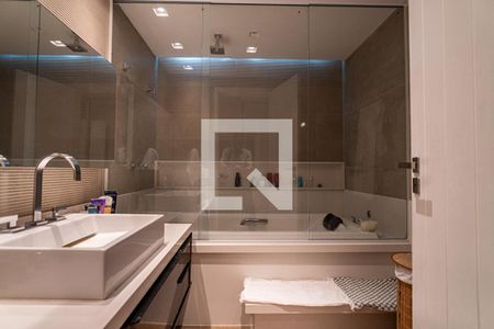 Apartamento à venda com 341m², 4 quartos e 2 vagasBanheiro da Suíte