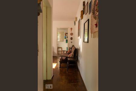 Casa à venda com 70m², 2 quartos e 2 vagasCorredor