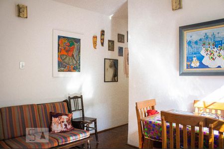 Casa à venda com 70m², 2 quartos e 2 vagasSala