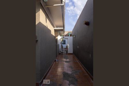 Casa à venda com 70m², 2 quartos e 2 vagasCorredor Lateral