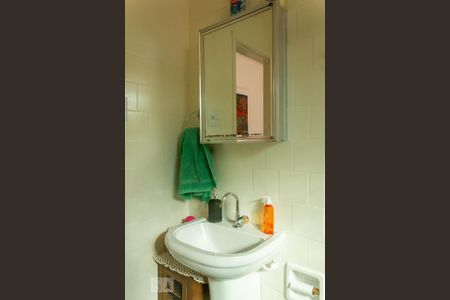 Casa à venda com 70m², 2 quartos e 2 vagasBanheiro