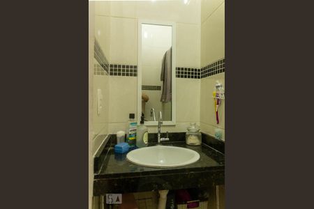 Casa à venda com 200m², 3 quartos e 2 vagas Casa à venda com 200m², 3 quartos e 2 vagasBanheiro Suíte 2
