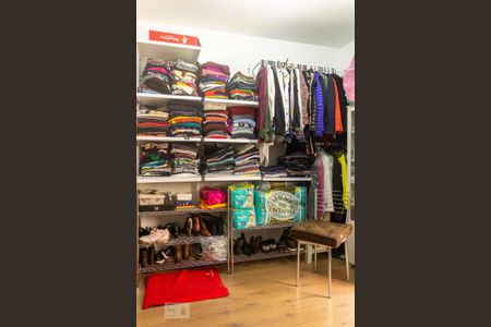 Casa à venda com 200m², 3 quartos e 2 vagas Casa à venda com 200m², 3 quartos e 2 vagasSuíte 2