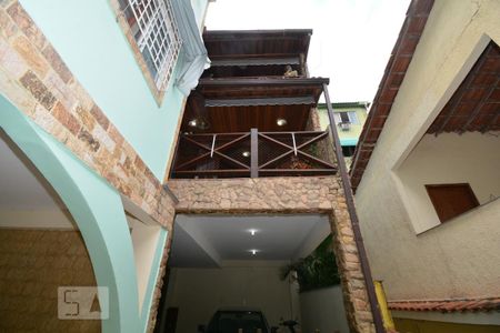 Fachada de casa para alugar com 3 quartos, 196m² em Vila Valqueire, Rio de Janeiro