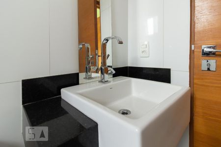 Banheiro de apartamento para alugar com 2 quartos, 51m² em Heliópolis, Belo Horizonte
