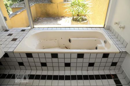 Casa à venda com 980m², 4 quartos e 4 vagasBanheiro da Suíte 4