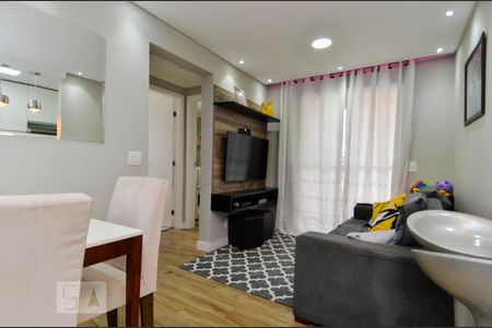 Sala de Apartamento com 2 quartos, 52m² Vila Rio de Janeiro