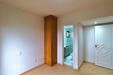 Apartamento à venda com 115m², 3 quartos e 3 vagasSuíte 1
