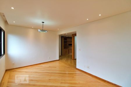Sala de apartamento para alugar com 3 quartos, 115m² em Vila Suzana, São Paulo