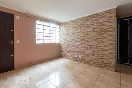 Sala de apartamento para alugar com 2 quartos, 45m² em  Condomínio Fascinação N°2 Casa do Campo, São Paulo