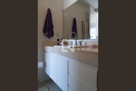 Apartamento à venda com 191m², 3 quartos e 2 vagas Apartamento à venda com 191m², 3 quartos e 2 vagasBanheiro da suíte 3