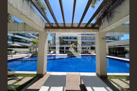 Apartamento à venda com 191m², 3 quartos e 2 vagas Apartamento à venda com 191m², 3 quartos e 2 vagasÁrea comum - piscina