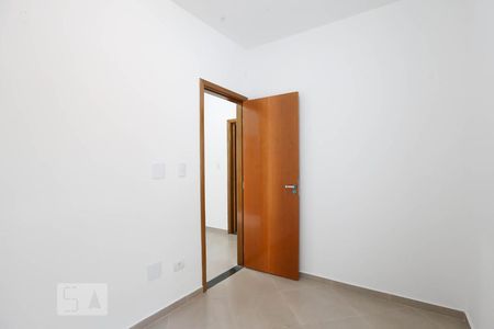 Quarto 1 de apartamento para alugar com 2 quartos, 40m² em Vila Carmosina, São Paulo