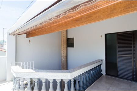 Casa à venda com 154m², 3 quartos e 3 vagas Casa à venda com 154m², 3 quartos e 3 vagasVaranda