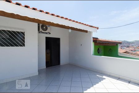 Casa à venda com 154m², 3 quartos e 3 vagas Casa à venda com 154m², 3 quartos e 3 vagasVaranda