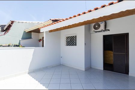 Casa à venda com 154m², 3 quartos e 3 vagas Casa à venda com 154m², 3 quartos e 3 vagasVaranda