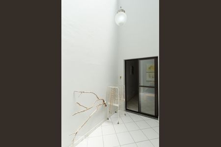 Casa à venda com 154m², 3 quartos e 3 vagas Casa à venda com 154m², 3 quartos e 3 vagasVaranda