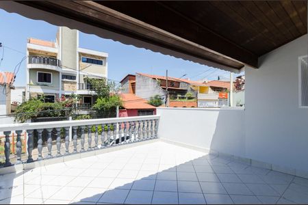 Casa à venda com 154m², 3 quartos e 3 vagas Casa à venda com 154m², 3 quartos e 3 vagasVaranda